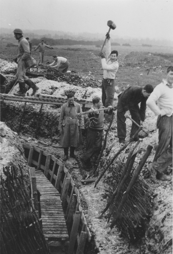 1939 Digging trenches at Darland